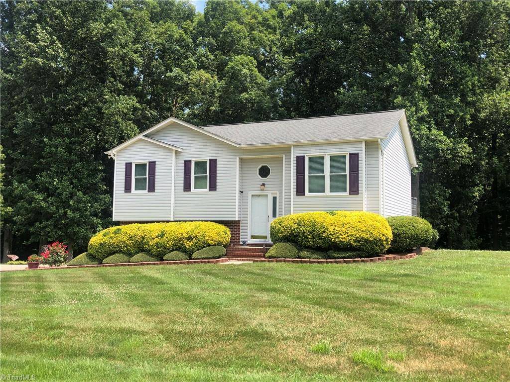 212 Oak Ridge PL, Mount Airy, NC 27030