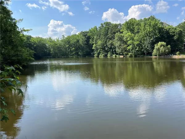Winston-salem, NC 27106,208 Forest Brook DR