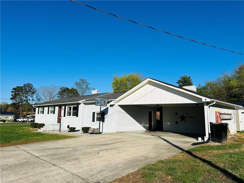 Mount Airy, NC 27030,111 Vine ST