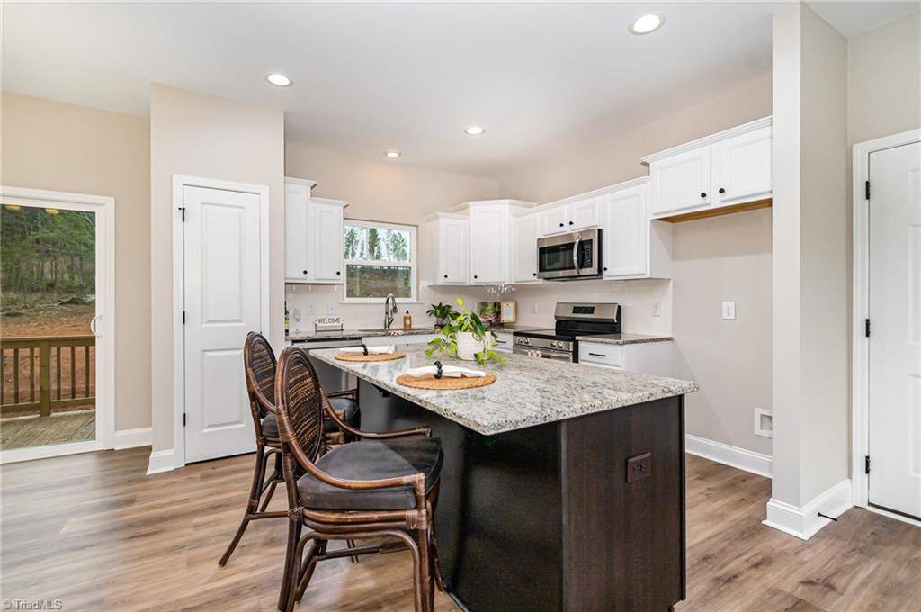 Lexington, NC 27292,886 Riverside DR
