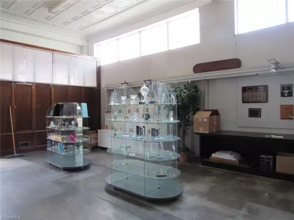 Burlington, NC 27215,702 Davis ST