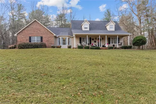 393 Tanglewood DR, Mount Airy, NC 27030