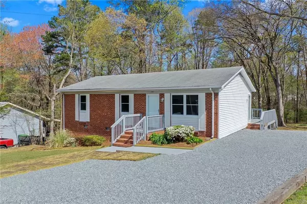 157 Spring Garden CIR, High Point, NC 27260