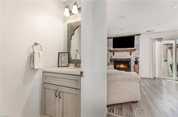 Greensboro, NC 27409,907 Shelby DR #D