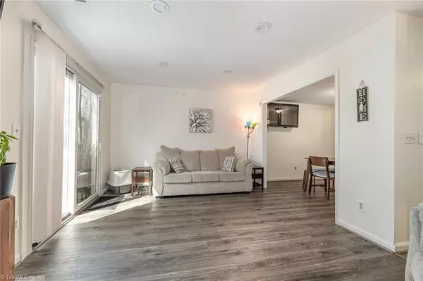 Greensboro, NC 27409,907 Shelby DR #D