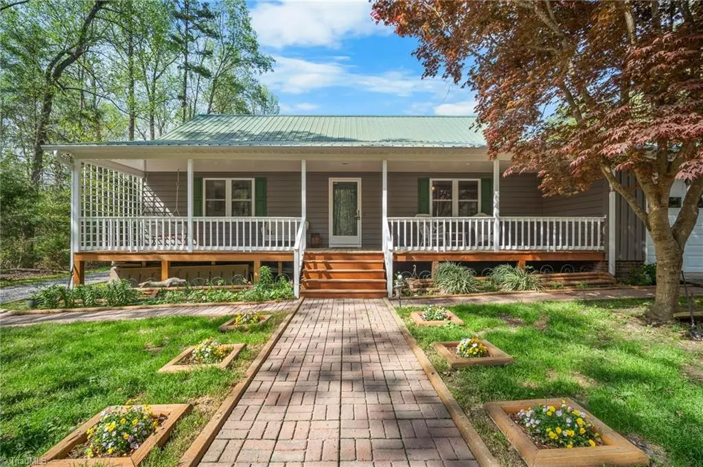 Seagrove, NC 27341,148 Reeder RD