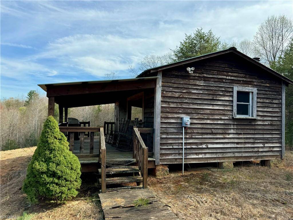 Dobson, NC 27017,335 Phillips RD