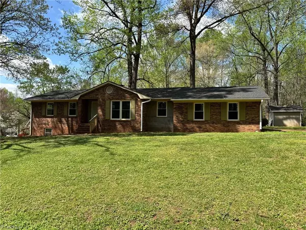 Winston-salem, NC 27107,4896 Candlelight DR