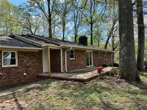 Winston-salem, NC 27107,4896 Candlelight DR