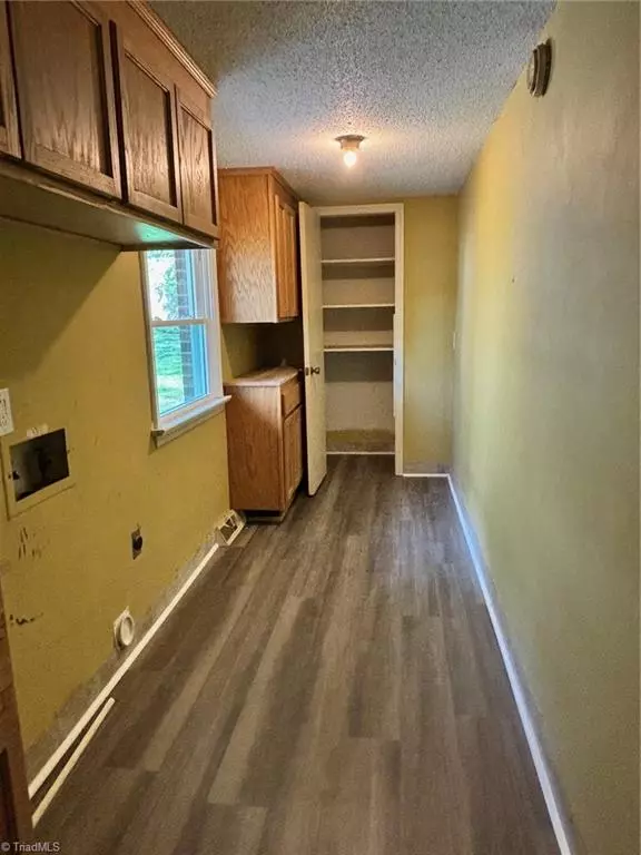 Winston-salem, NC 27107,4896 Candlelight DR