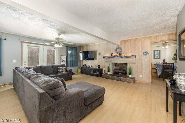 Mocksville, NC 27028,221 Dogtrot RD