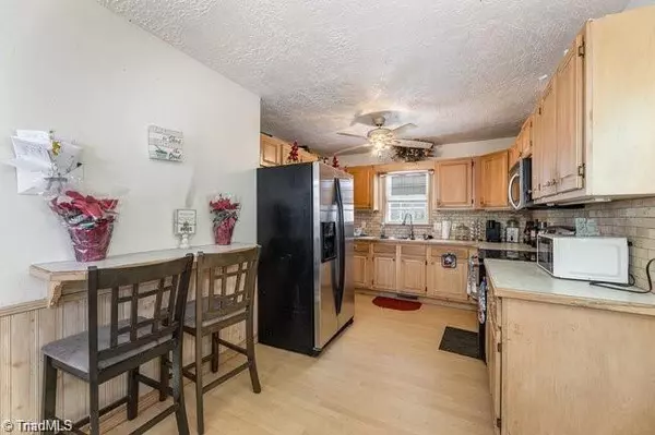 Mocksville, NC 27028,221 Dogtrot RD