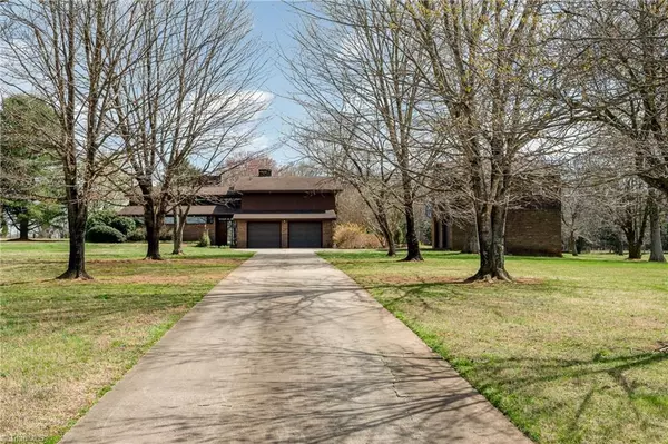 Statesville, NC 28625,190 Country DR