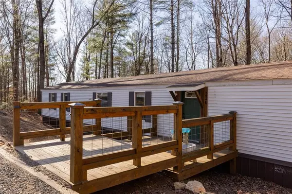 Roaring River, NC 28669,220 Dowell DR