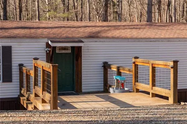 Roaring River, NC 28669,220 Dowell DR