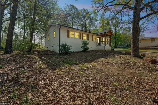 High Point, NC 27260,1014 Charing Cross LN