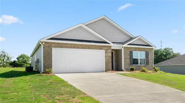 King, NC 27021,142 Preston Oaks DR