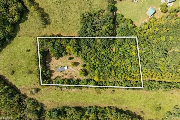 335 Alley Cat LN, Mount Airy, NC 27030