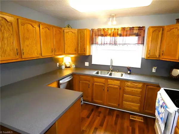 Walnut Cove, NC 27052,6432 Salem Chapel CT