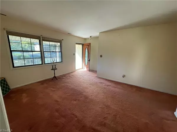 Winston-salem, NC 27103,2621 Creekwood DR