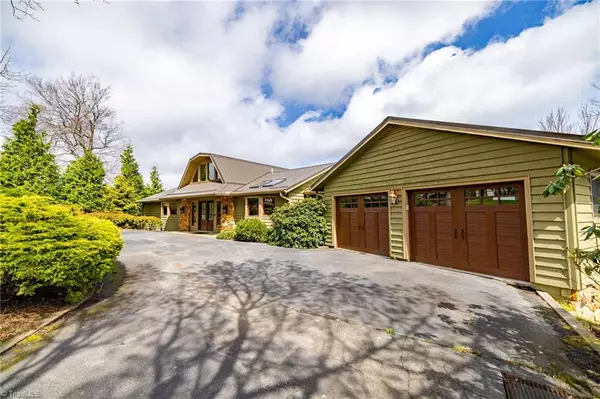 Roaring Gap, NC 28668,136 Woodcrest RD