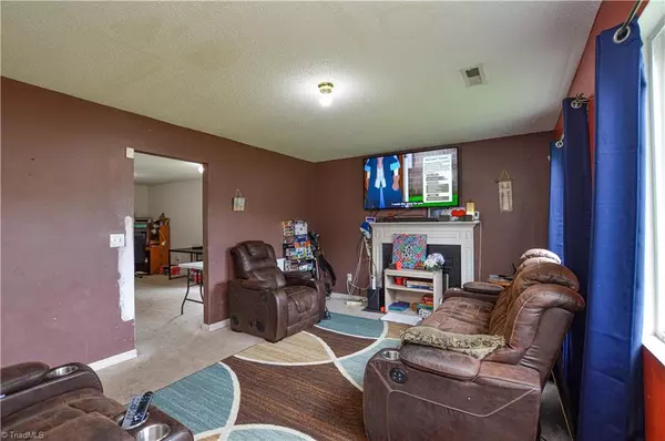 High Point, NC 27260,3823 Banbridge DR