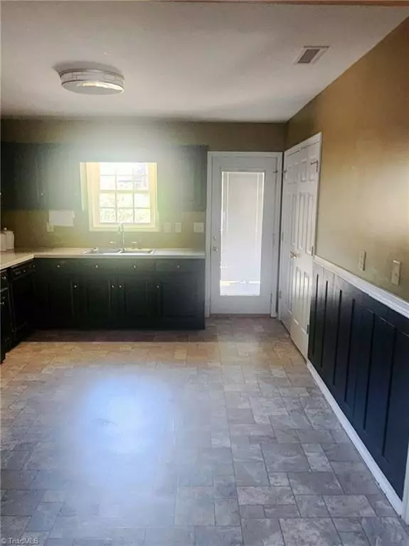 Asheboro, NC 27203,711 Sunset AVE #G