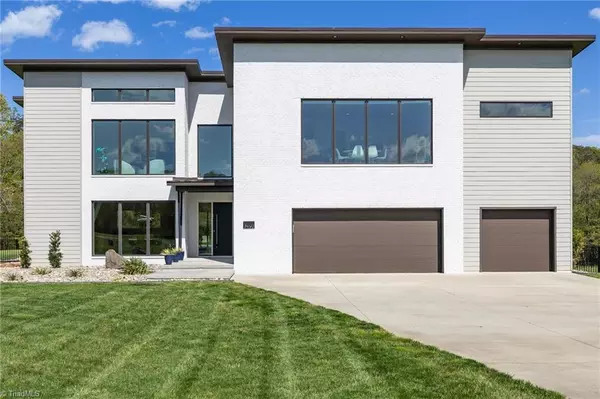 7492 Strader RD, Summerfield, NC 27358