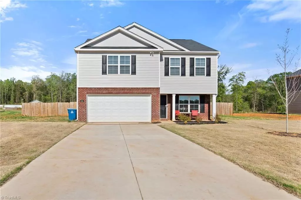 Mocksville, NC 27028,214 Culloden DR