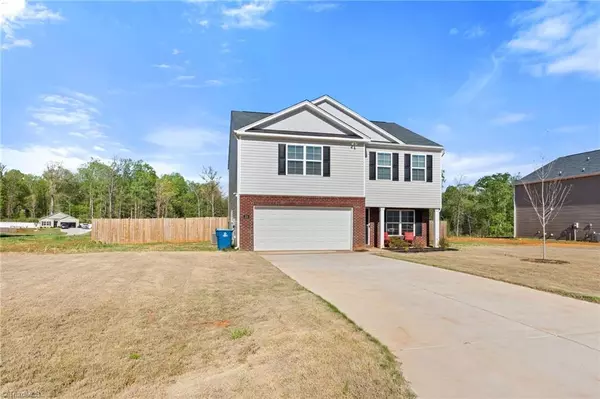 Mocksville, NC 27028,214 Culloden DR