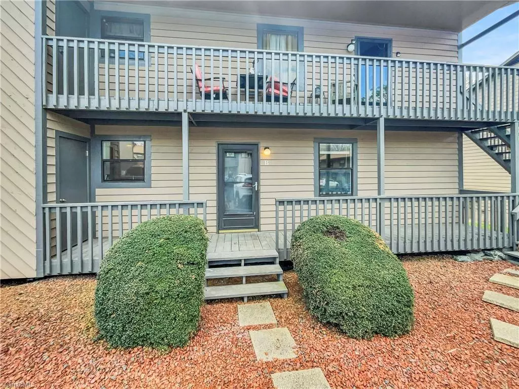 Winston-salem, NC 27106,230 Vista CIR #B