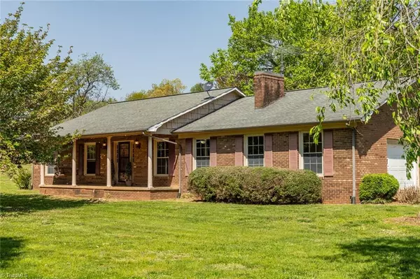 123 Hilltop DR, Wilkesboro, NC 28697