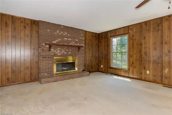 Wilkesboro, NC 28697,123 Hilltop DR