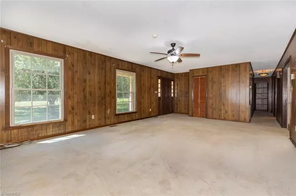 Wilkesboro, NC 28697,123 Hilltop DR