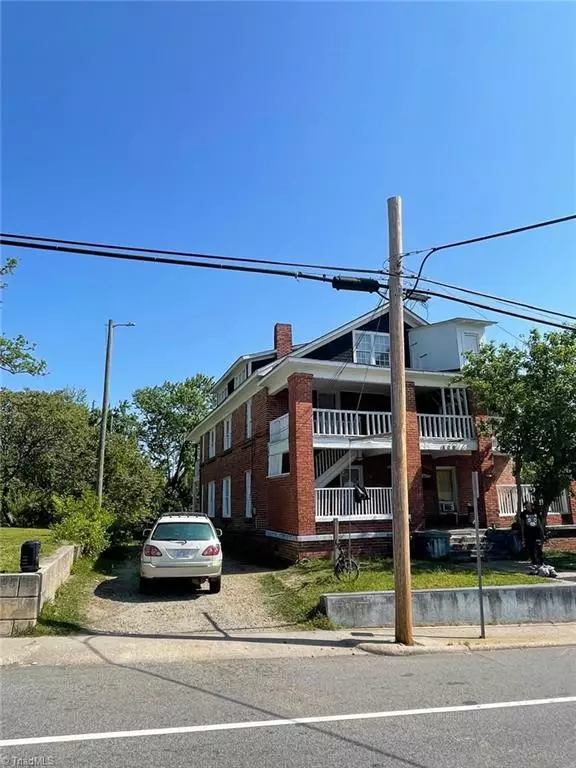 High Point, NC 27260,809 E Green DR