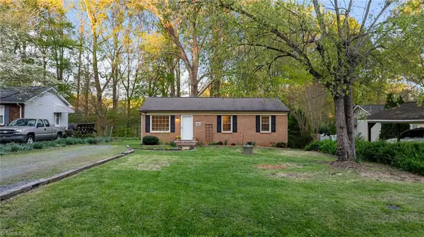 1483 Runabout RD, Pfafftown, NC 27040