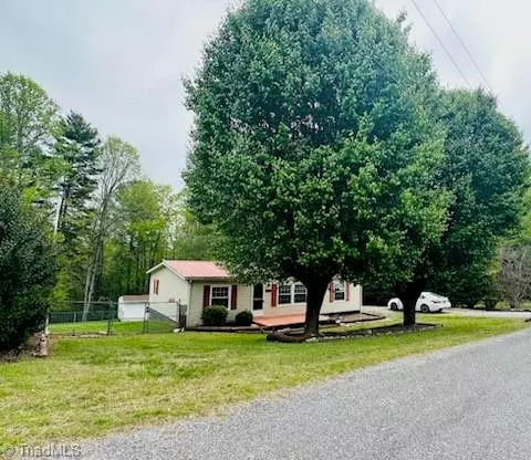 North Wilkesboro, NC 28659,412 Beshears Owings LN