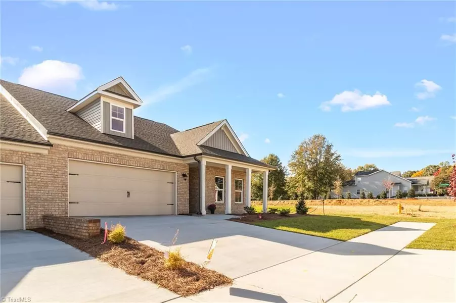 3606 Townland CIR, Clemmons, NC 27012