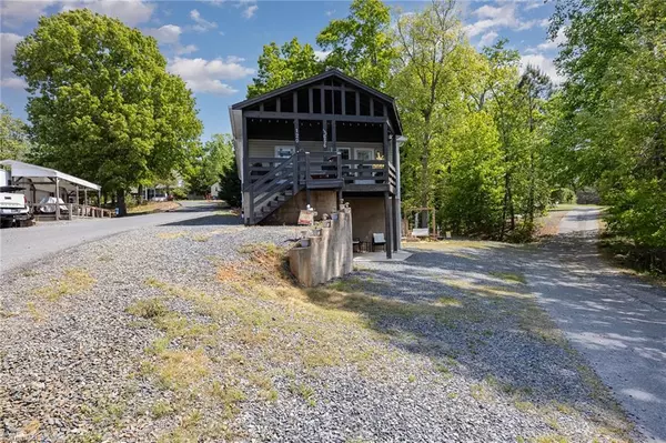 New London, NC 28127,120 N Cardinal DR