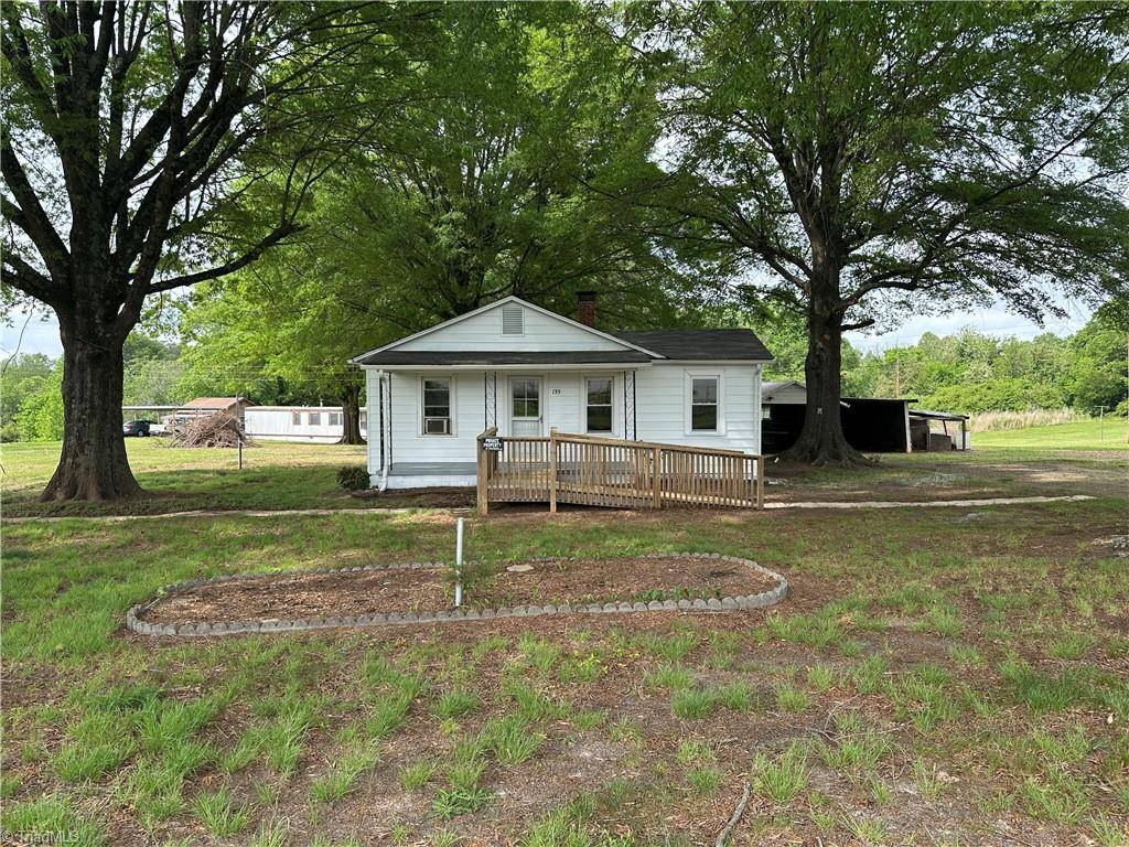 Hiddenite, NC 28636,135 Hendren LN