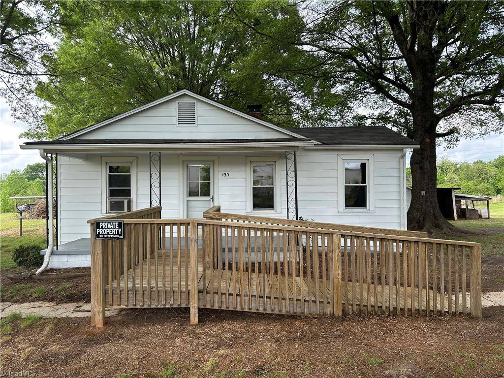135 Hendren LN, Hiddenite, NC 28636