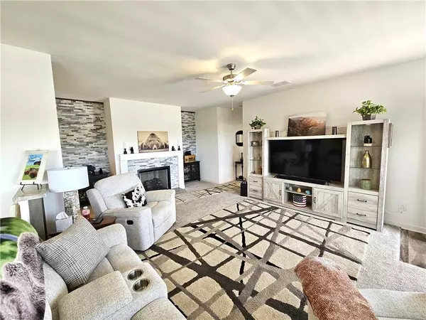 King, NC 27021,1060 Birdsong RD