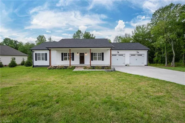 Mocksville, NC 27028,718 Deadmon RD