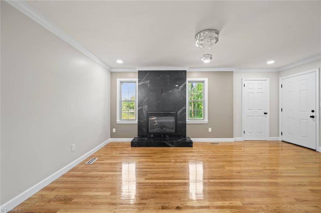 Thomasville, NC 27360,306 Lakeshore DR
