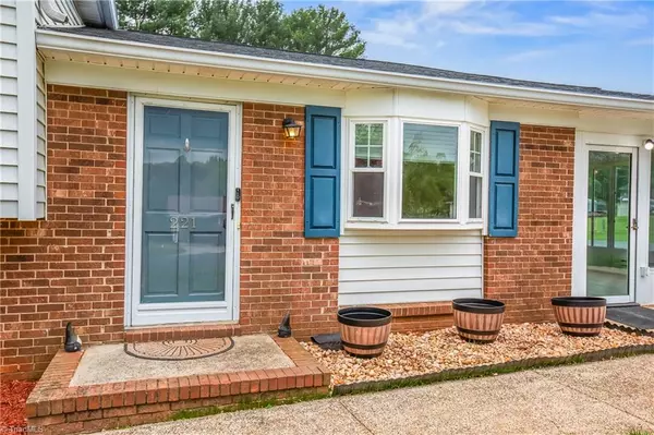 King, NC 27021,221 Farmstead RD