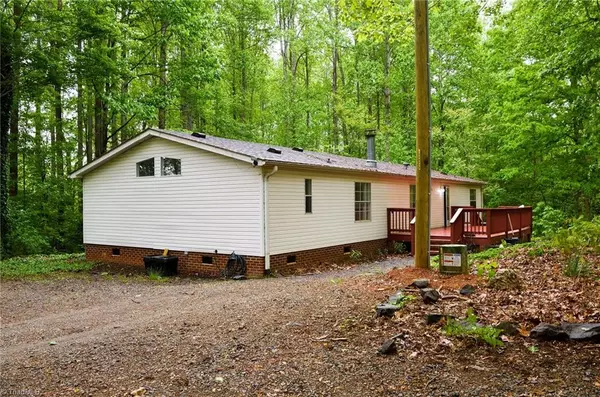 Mocksville, NC 27028,167 Sand Clay LN