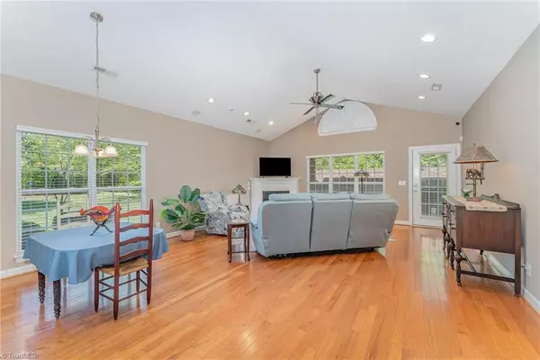 Winston-salem, NC 27127,2093 Salisbury SQ