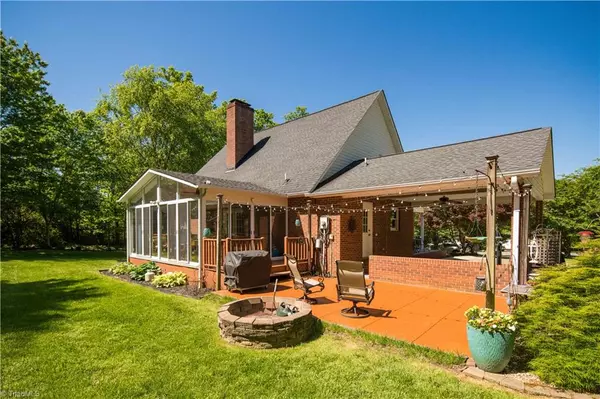 King, NC 27021,1033 Orchard ST