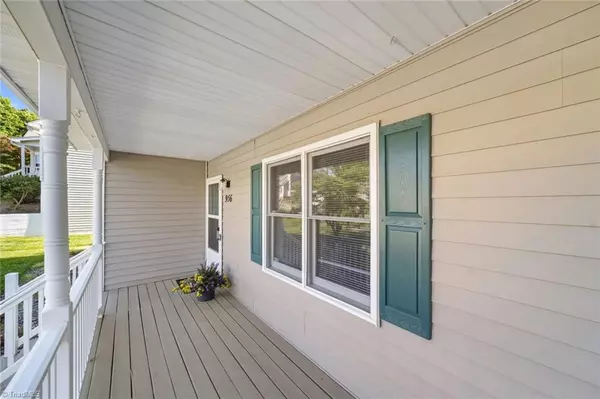 Winston-salem, NC 27104,956 Heatherstone DR