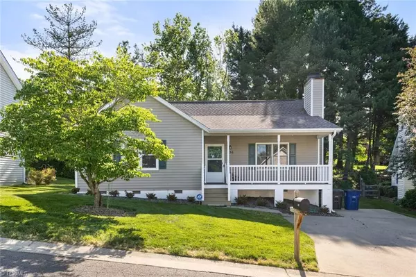 Winston-salem, NC 27104,956 Heatherstone DR